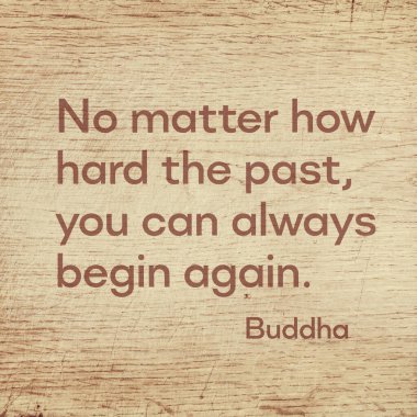 Geçmiş ne kadar zor olursa olsun, her zaman yeniden başlayabilirsin. Gautama Buddha 'nın ünlü sözü grunge ahşap tahtaya basılmıştır.