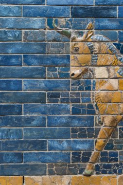 Aurochs 'un sembolü mavi seramik duvarda Hadad Tanrısı' nın Antik Babil 'den kalma