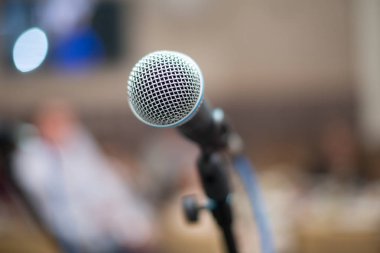 Ismarlayarak mikrofon