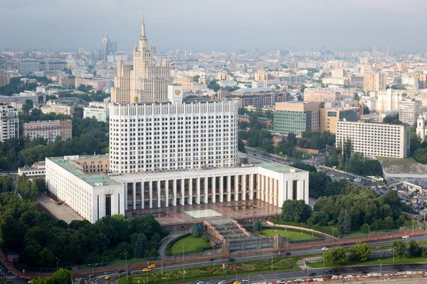 View from roof of hotel Ukraina. Moscow. White house. — Stock Photo, Image