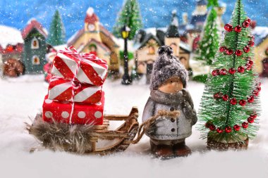 kış günü sahne Noel hediyeleri ile bir kızak çekme bir çocukla