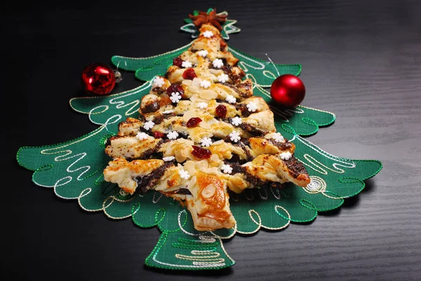 Pastel de amapola en forma de árbol de Navidad — Foto de Stock
