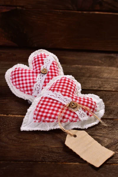 Два тканинні серця для валентинки — стокове фото