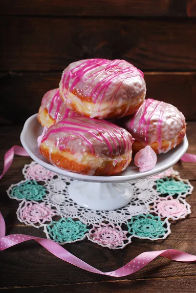 Donuts with icing glaze — Stock Photo, Image