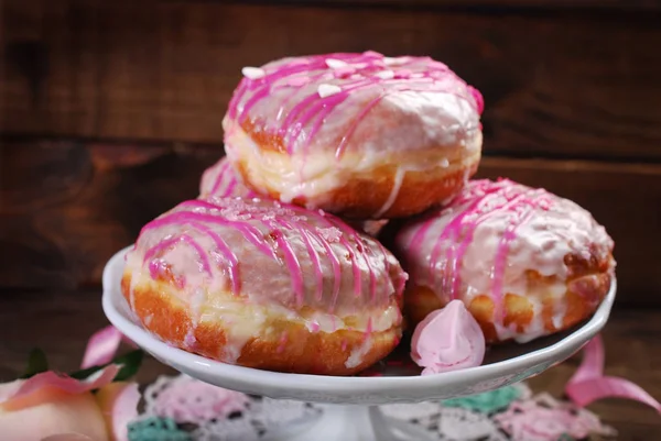 Donuts com cobertura de gelo — Fotografia de Stock