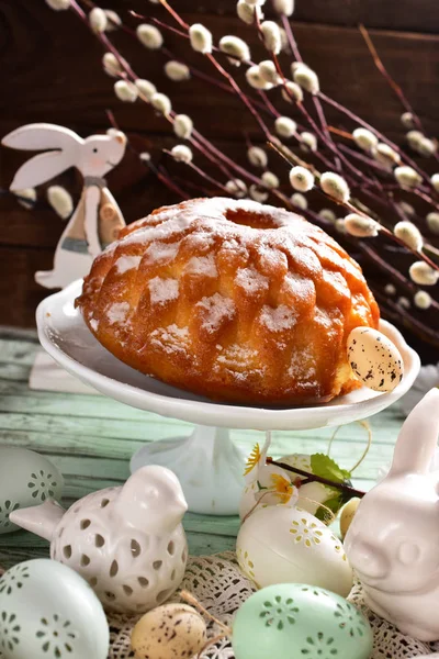 Hermoso pastel de Pascua en forma — Foto de Stock