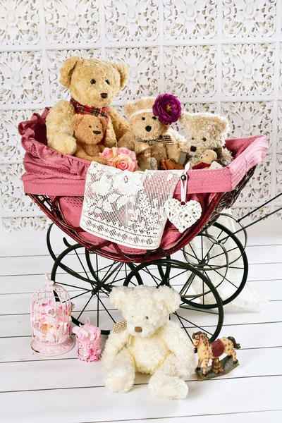 Old teddy bears and toys in vintage baby carriage — Stock Photo, Image