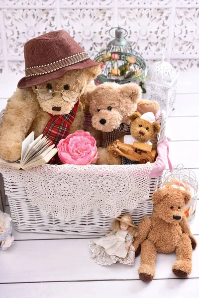 Retro style teddy bears in a room — Stock Photo, Image