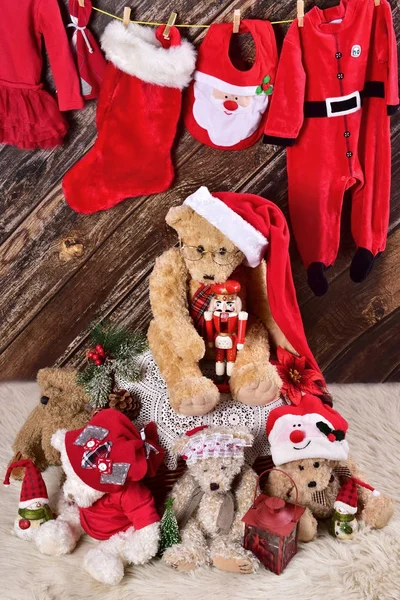 Christmas teddy bears still life on wooden background with hangi — Stock Photo, Image