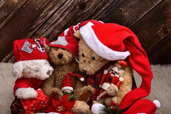 Christmas teddy bears with old toys — Stock Photo, Image