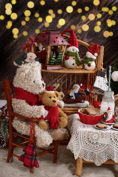 Teddy bear family at christmas time with milk and cookies — Stock Photo, Image