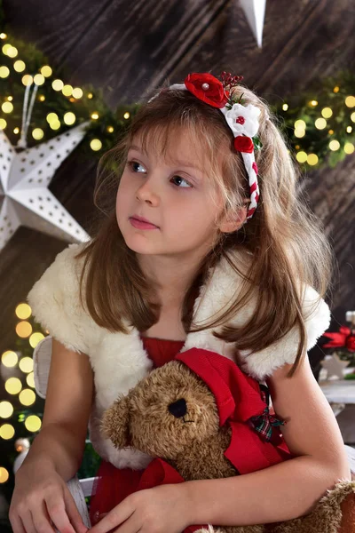 Vackert jul porträtt av liten flicka — Stockfoto