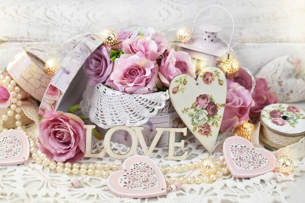 Romantische Liebesdekoration im Shabby Chic Stil für Hochzeit oder Val — Stockfoto