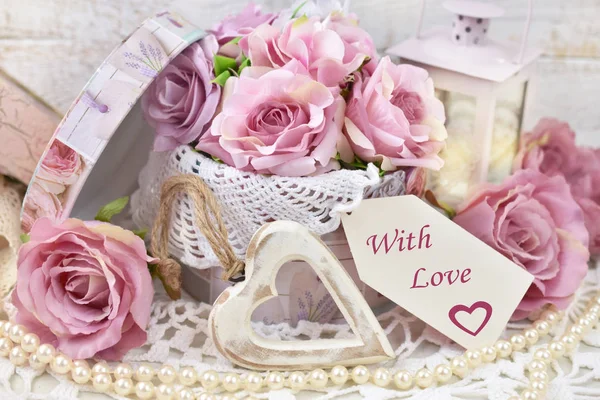 Romantická láska dekorace ve stylu ošuntělé elegance svatební nebo val — Stock fotografie