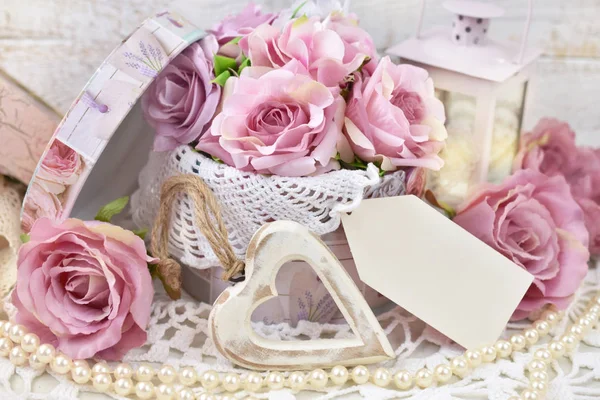 Romantická láska dekorace ve stylu ošuntělé elegance svatební nebo val — Stock fotografie