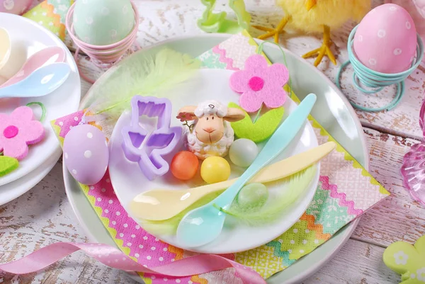 Easter table setting for kids in pastel colors — Stock Photo, Image