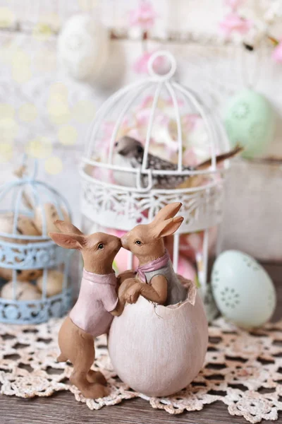 Easter decoration with kissing rabbits figurine — Stock Photo, Image