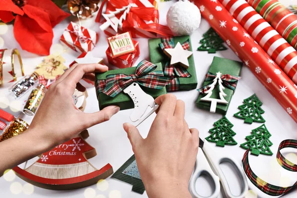 Embalagem presentes de Natal — Fotografia de Stock