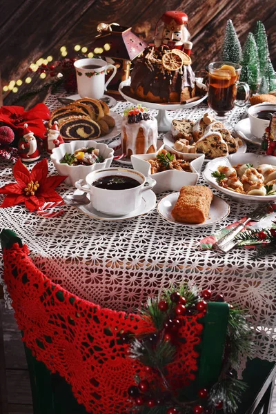 ポーランドのクリスマスイブのための伝統的な料理 — ストック写真