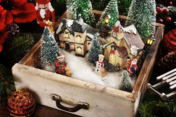 Vintage låda med en vinter jul scen inuti — Stockfoto