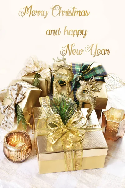 Christmas gift boxes in gold and white colors with greetings — Stock Photo, Image