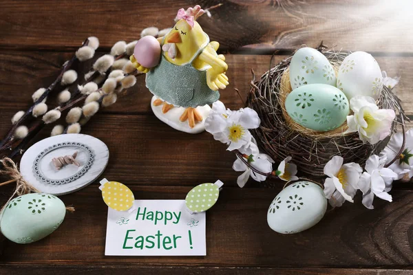 Fondo Pascua Con Huevos Nido Amentos Estatuilla Gallina Sobre Tablones — Foto de Stock