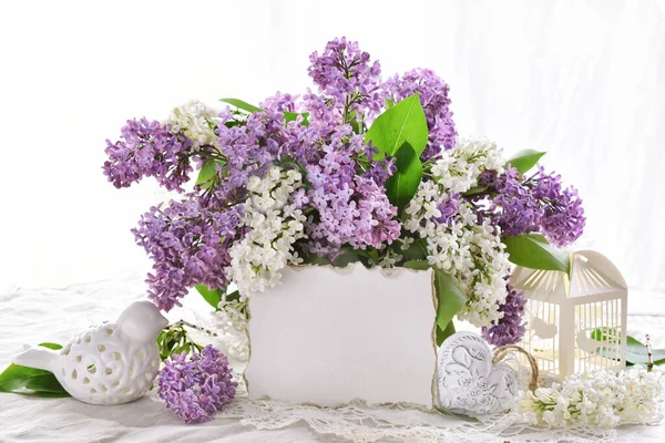 Букет Фіолетових Білих Бузкових Квітів Порожньою Карткою Порожнім Простором Власного — стокове фото