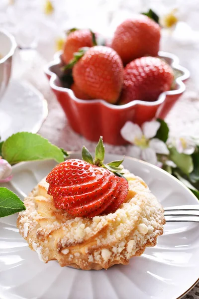 Homemade Mini Tartlet Cottage Cheese Strawberry Fresh Fruits Red Bowl — Stock Photo, Image