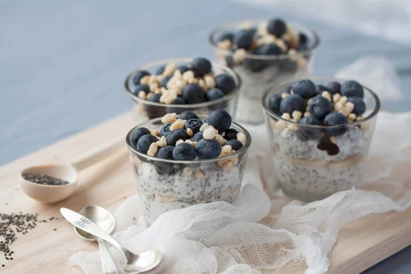 Pudim de sementes de chia feito com mirtilos — Fotografia de Stock