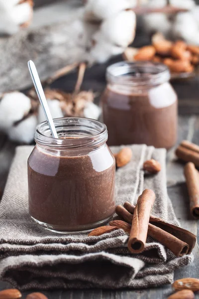 Hjemmelaget sjokoladepudding med kakao – stockfoto