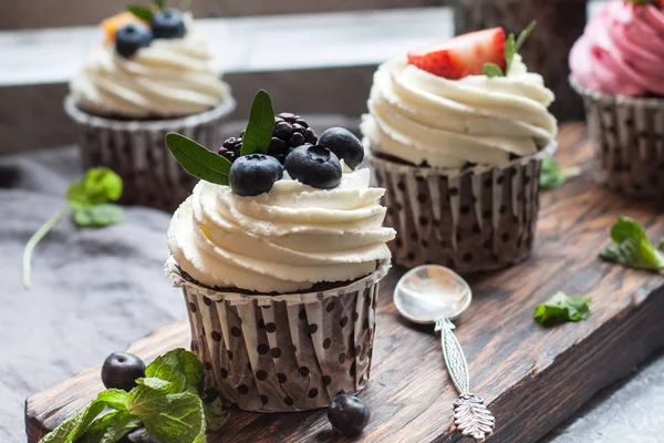 Homemade chocolate cupcakes — Stock Photo, Image