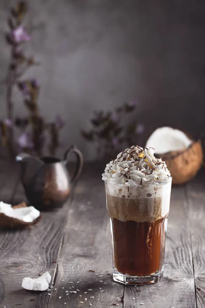 Caffè caldo con latte di cocco — Foto Stock