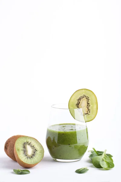 Batido con kiwi, plátano y espinacas —  Fotos de Stock