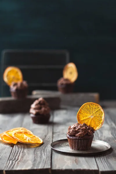 Домашние оранжевые кексы — стоковое фото