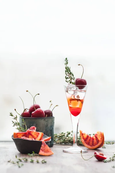Красный мартини с водкой — стоковое фото