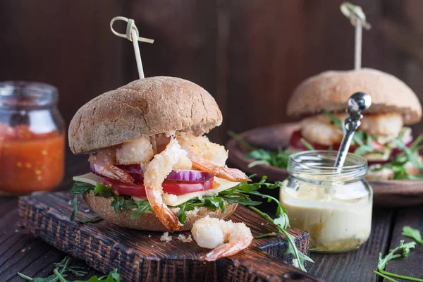 Hamburguesas asiáticas con camarones —  Fotos de Stock