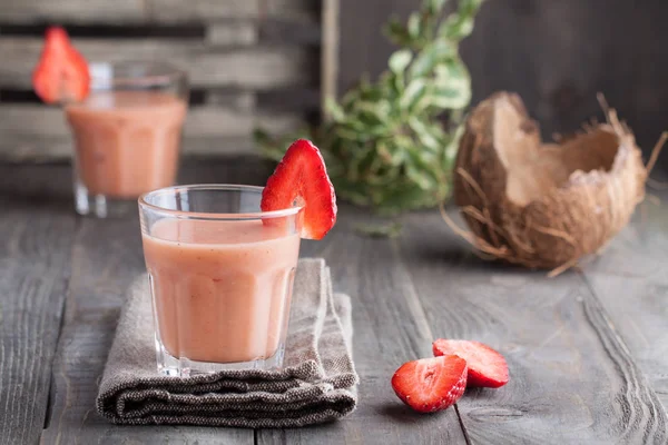 Frullato fresco vegano disintossicante fatto in casa — Foto Stock