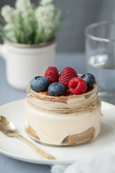 Tarro con Tiramisu — Foto de Stock