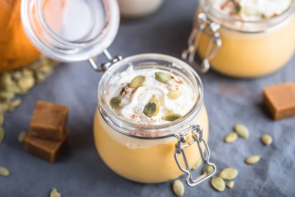 Abóbora batidos com chantilly — Fotografia de Stock