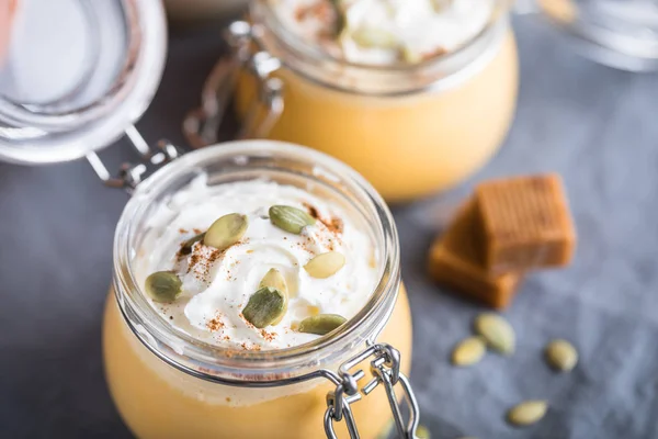 Abóbora batidos com chantilly — Fotografia de Stock