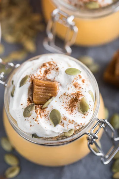 Frullati di zucca con panna montata — Foto Stock