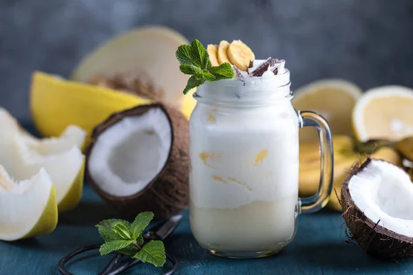 Taze yaz pina colada kokteyli — Stok fotoğraf