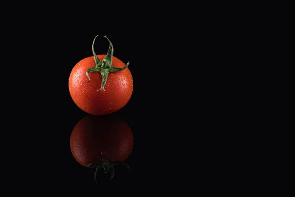 Tomato Water Drops Black Glass Background — Stock Photo, Image