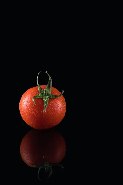 Tomato Water Drops Black Glass Background — Stock Photo, Image