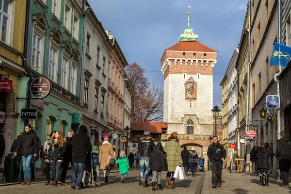 Middeleeuwse toren van de Florian Gate op winter in Krakau Rechtenvrije Stockafbeeldingen