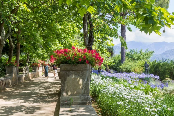 Die berühmten gärten der villa cimbrone in ravello, italien — Stockfoto