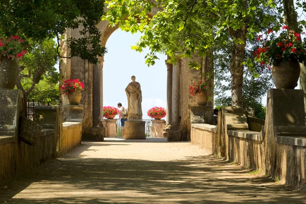 Die berühmten gärten der villa cimbrone in ravello, italien lizenzfreie Stockfotos