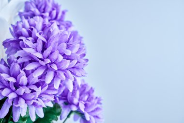 Plastik çiçek buketi