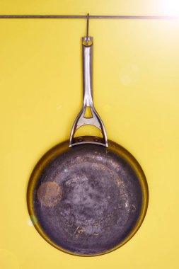 Bir tavada bir stüdyo fotoğrafı