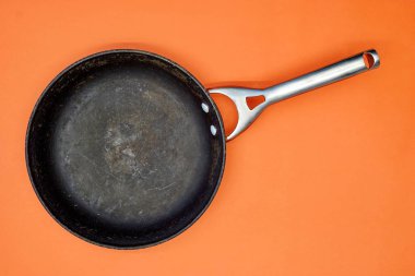 Bir tavada bir stüdyo fotoğrafı